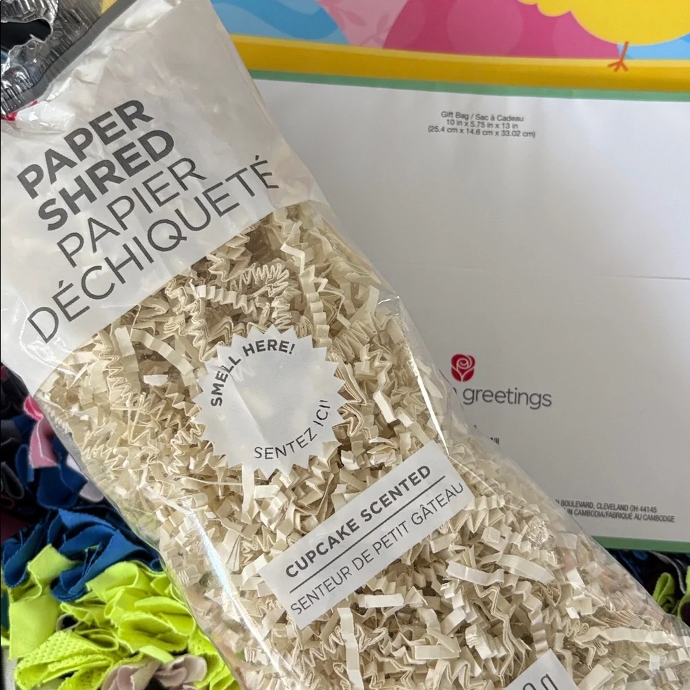 🆕American Greetings Easter “Basket” Gift Bag With Scented Shredded Paper